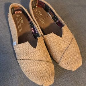 Burlap toms size 9